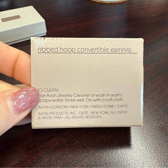 Avon ribbed  Hoop convertible clip Earrings goldtone vintage 1986 NIB - Picture 4 of 6